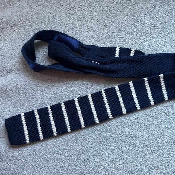 Flat-end knit tie, navy and white - Picture 1 of 3